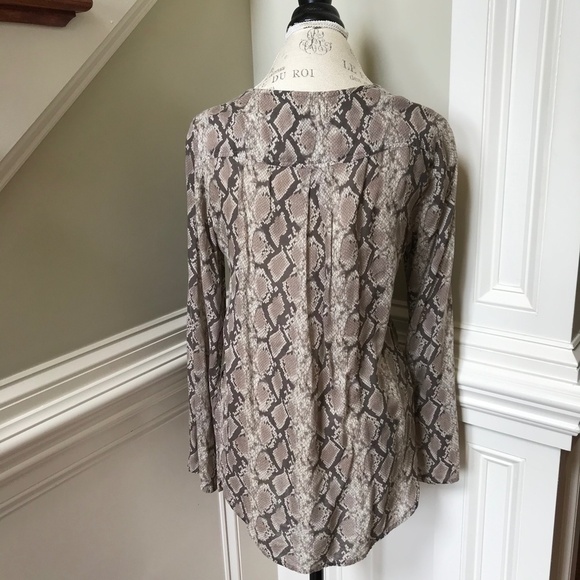 Bella Dahl Snake Print Tunic Blouse Top Shirt Womens Small Long Sleeve Brown Tan - Picture 11 of 12